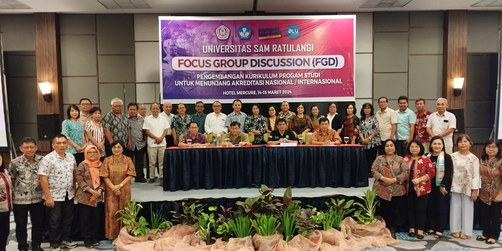 PENGEMBANGAN KURIKULUM PROGRAM STUDI UNTUK MENUNJANG AKREDITASI NASIONAL/INTERNASIONAL